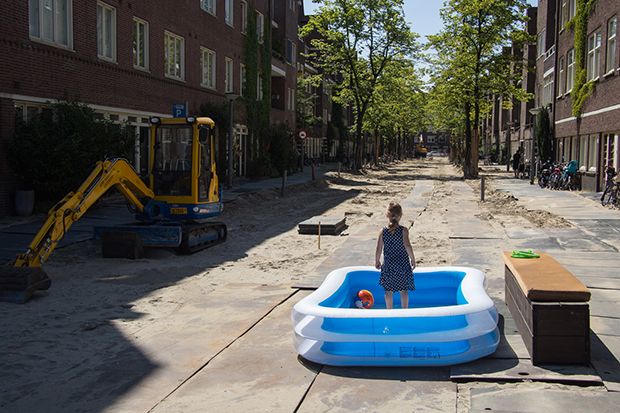 Little girl stranded in street. - Feature Shoot